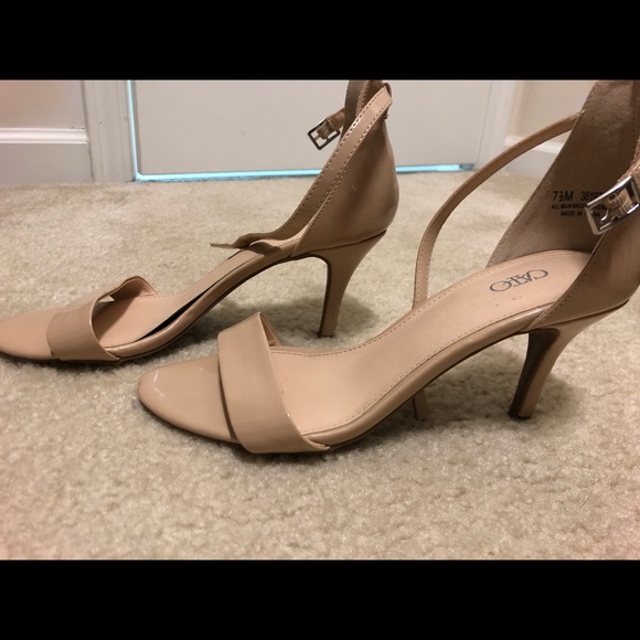 Nude Sandals with small Heel - Picture 3 of 4